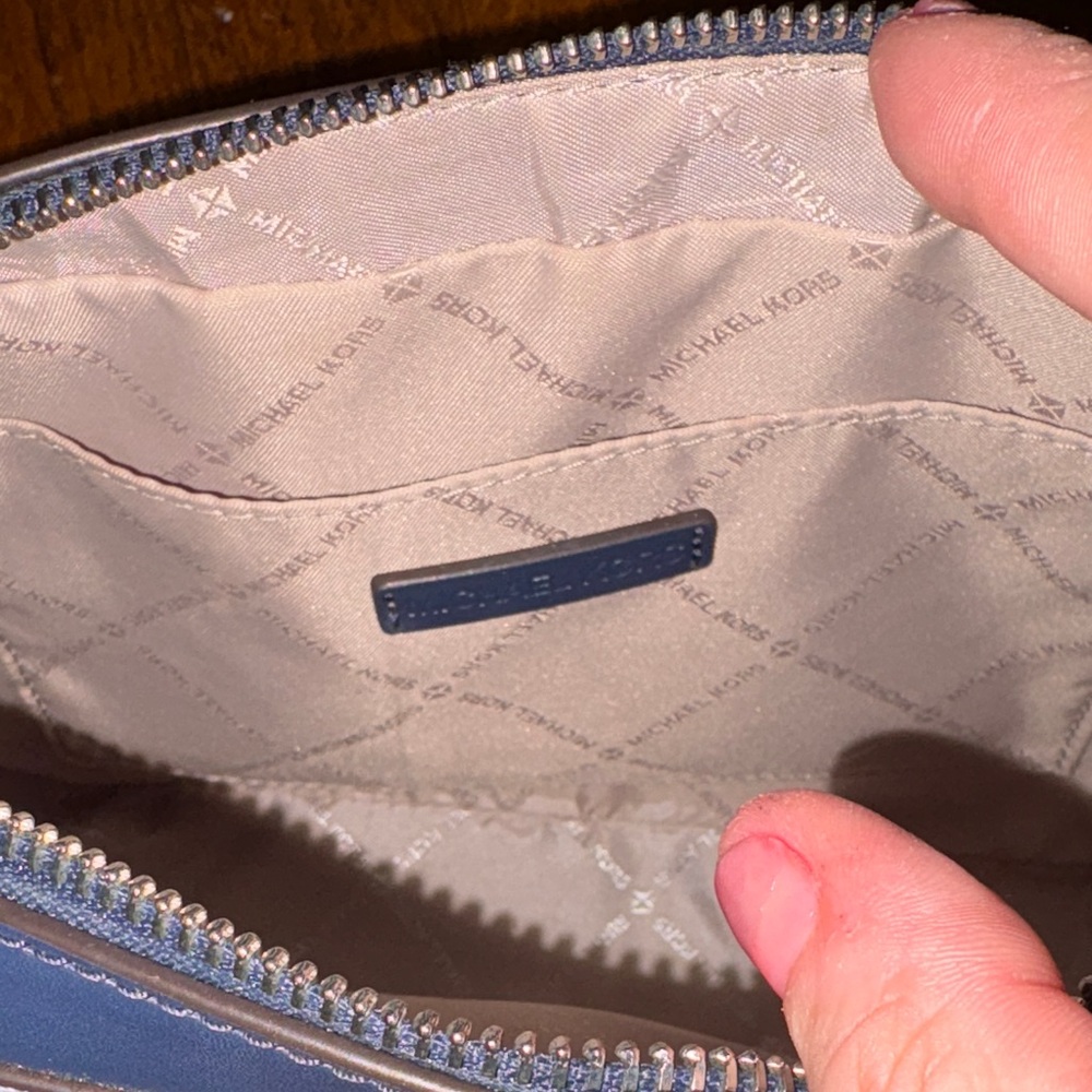 Michael Kors two tone Jet Set crossbody - Picture 6 of 7